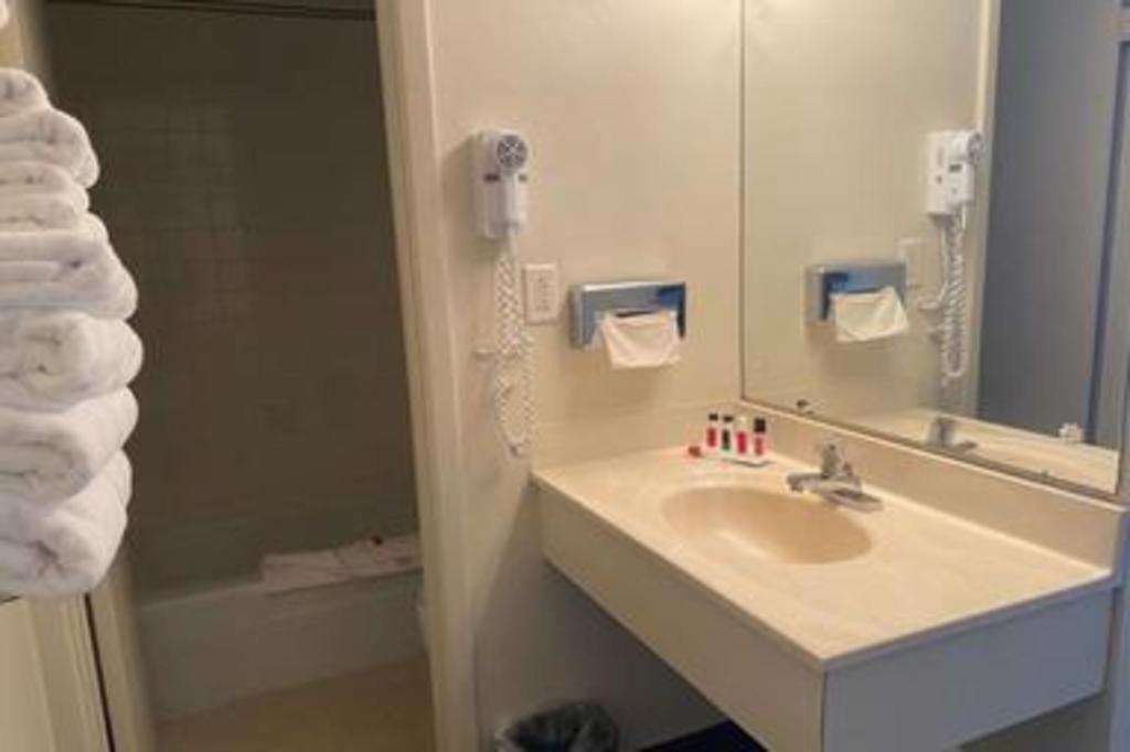 Travelodge By Wyndham Powell מראה חיצוני תמונה