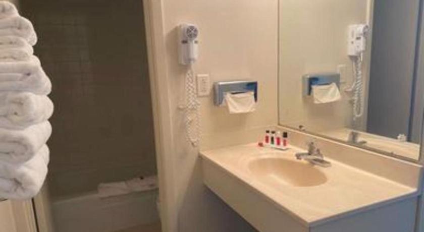 Travelodge By Wyndham Powell מראה חיצוני תמונה