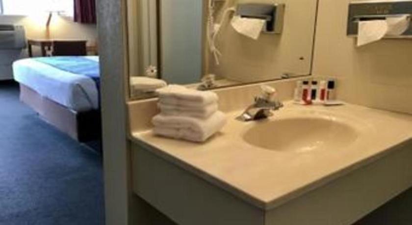 Travelodge By Wyndham Powell מראה חיצוני תמונה